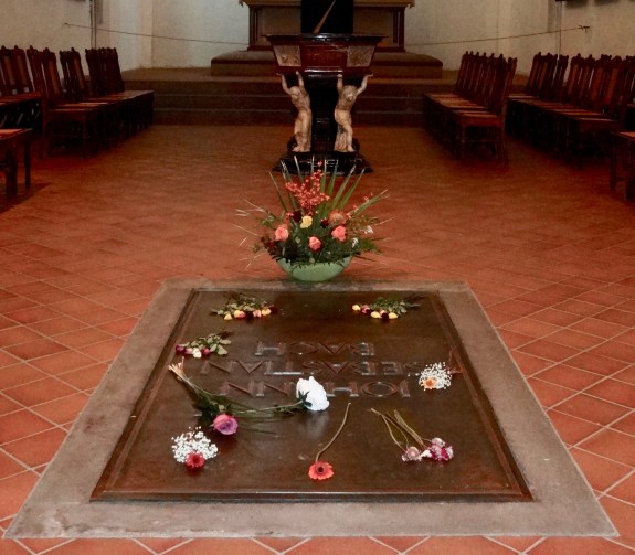 Bach's grave (1)
