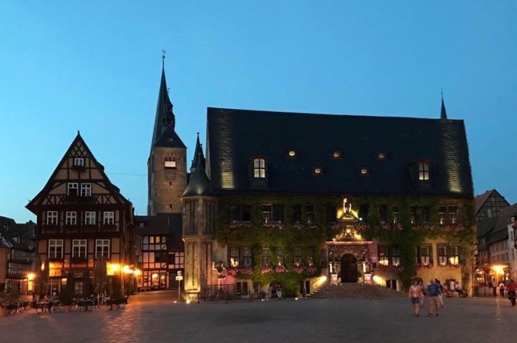 Quedlinburg town hall at night